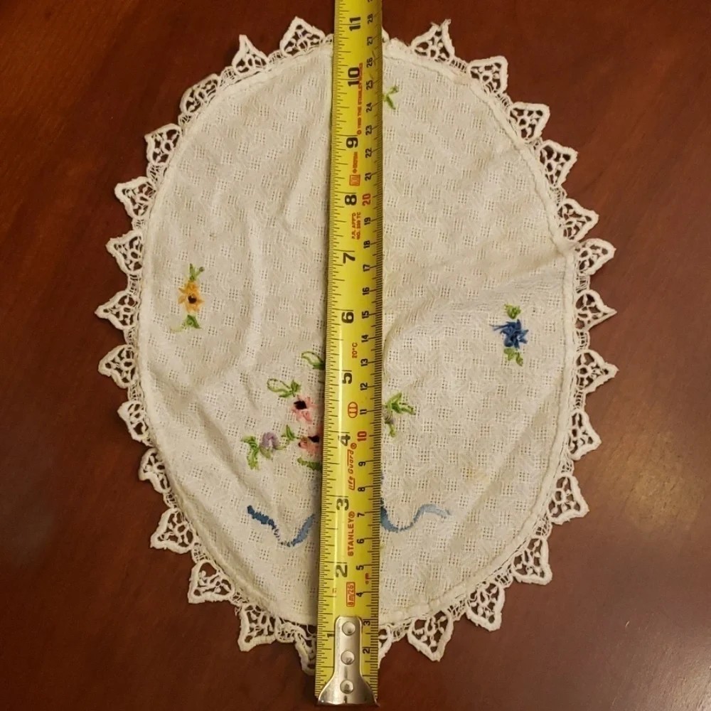 VINTAGE Handmade Doily Embroidered Oval 11x 8